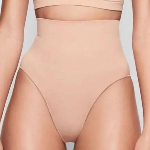 - SKIMS CORE CONTROL HIGH WAISTED BRIEF NEW - Picture 1 of 2